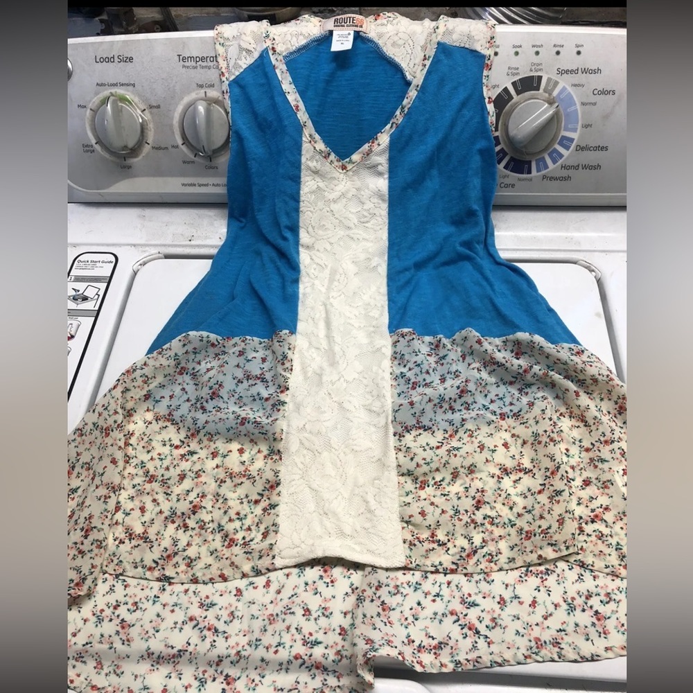 Woman’s 8pc Clothing A lot